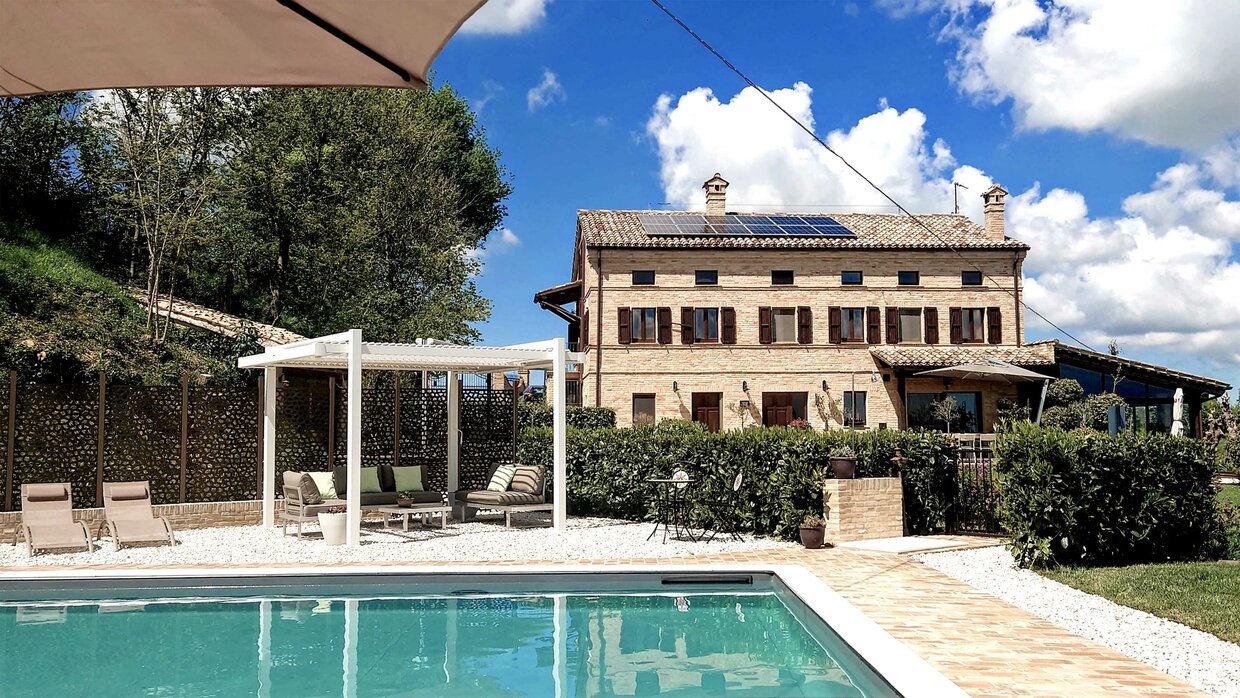 La Vecchia Scuola luxe bed and breakfast Le Marche